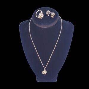 Vintage Sarah Coventry Bunch of Grapes GoldTone 3 Pc Necklace Ring & Earring